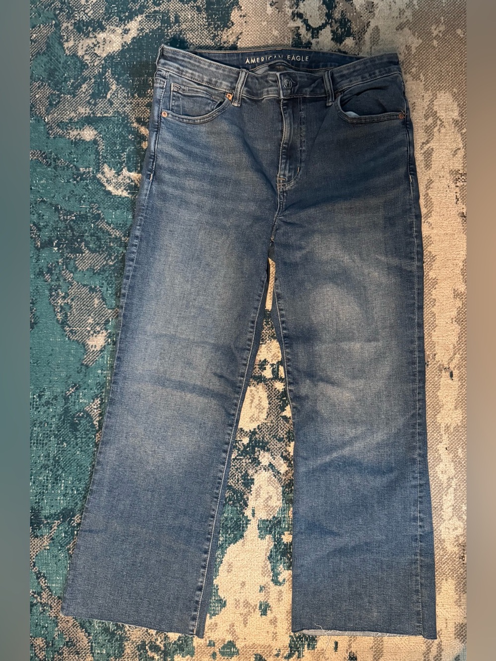 American Eagle Outfitters Medium Blue Stretch Jeans - Straight Fit Cropped